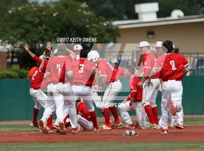 Thumbnail 3 in Bridge City vs. Silsbee  (UIL 4A Region 3 Quarterfinal) photogallery.