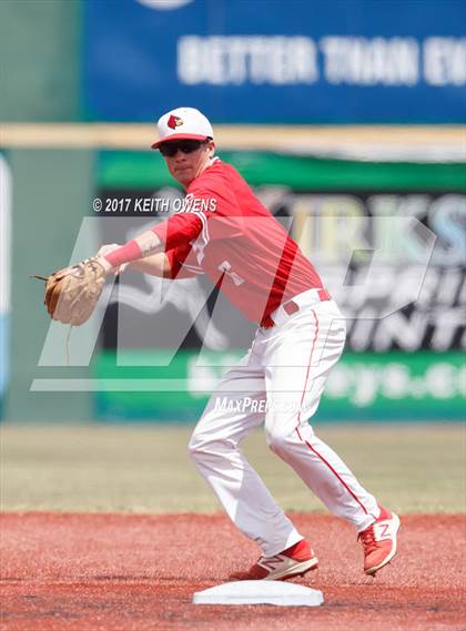 Thumbnail 3 in Bridge City vs. Silsbee  (UIL 4A Region 3 Quarterfinal) photogallery.