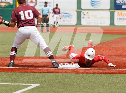 Thumbnail 2 in Bridge City vs. Silsbee  (UIL 4A Region 3 Quarterfinal) photogallery.