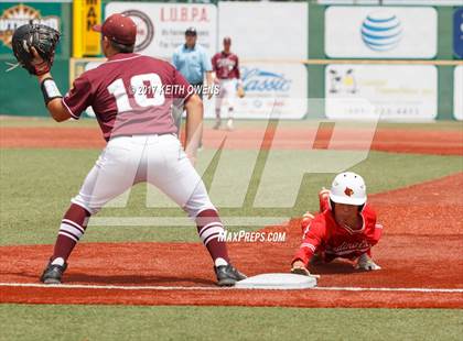 Thumbnail 3 in Bridge City vs. Silsbee  (UIL 4A Region 3 Quarterfinal) photogallery.