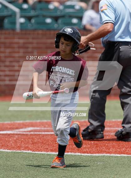 Thumbnail 1 in Bridge City vs. Silsbee  (UIL 4A Region 3 Quarterfinal) photogallery.