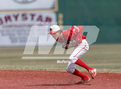 Thumbnail 3 in Bridge City vs. Silsbee  (UIL 4A Region 3 Quarterfinal) photogallery.