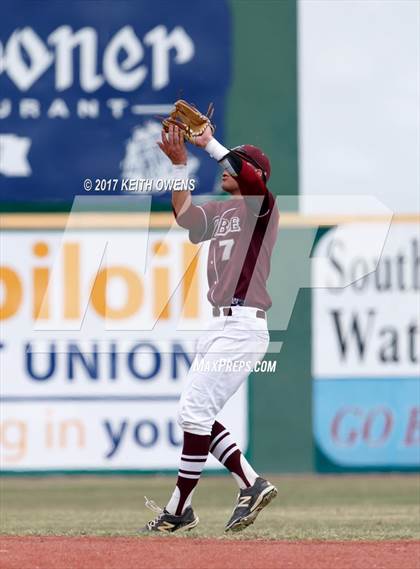 Thumbnail 1 in Bridge City vs. Silsbee  (UIL 4A Region 3 Quarterfinal) photogallery.