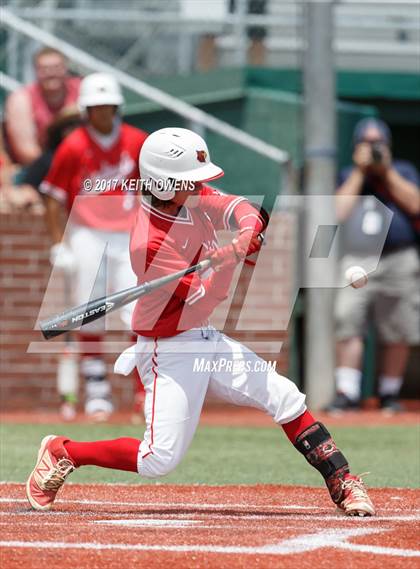 Thumbnail 3 in Bridge City vs. Silsbee  (UIL 4A Region 3 Quarterfinal) photogallery.