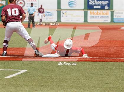 Thumbnail 3 in Bridge City vs. Silsbee  (UIL 4A Region 3 Quarterfinal) photogallery.