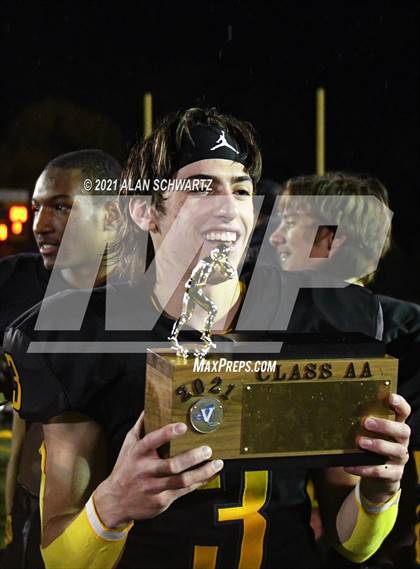 Thumbnail 1 in Victor @ McQuaid Jesuit (NYSPHSAA Section 5 Class AA Football Final) photogallery.