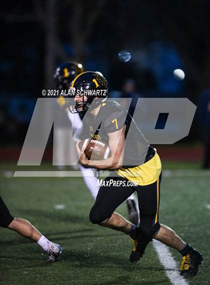 Thumbnail 1 in Victor @ McQuaid Jesuit (NYSPHSAA Section 5 Class AA Football Final) photogallery.