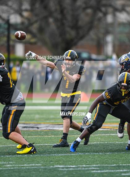 Thumbnail 1 in Victor @ McQuaid Jesuit (NYSPHSAA Section 5 Class AA Football Final) photogallery.