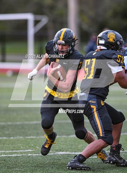 Thumbnail 3 in Victor @ McQuaid Jesuit (NYSPHSAA Section 5 Class AA Football Final) photogallery.