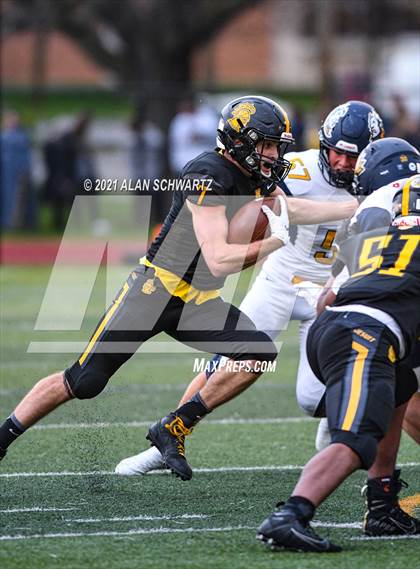 Thumbnail 2 in Victor @ McQuaid Jesuit (NYSPHSAA Section 5 Class AA Football Final) photogallery.