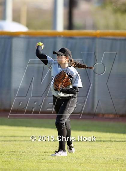 Thumbnail 2 in Mountain View v Desert View (Tucson Badger Invitational) photogallery.