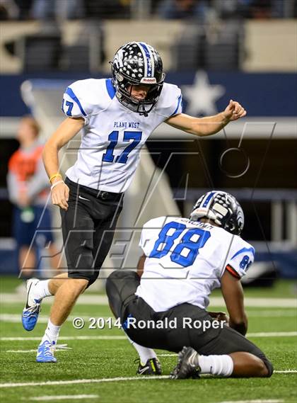 Thumbnail 2 in Keller vs. Plano West (UIL 6A Divion 1 Region 1 Bi-District Playoff) photogallery.