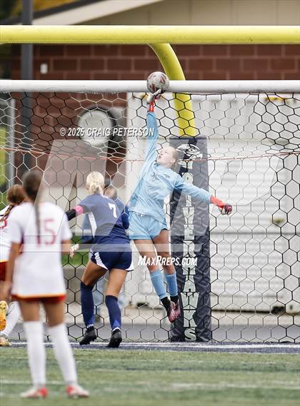 Thumbnail 3 in Ridgeline vs. Mountain View (UHSAA 4A Quarter Final) photogallery.