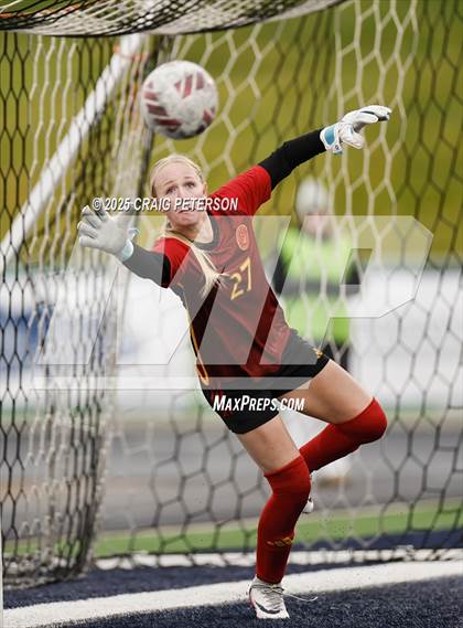 Thumbnail 2 in Ridgeline vs. Mountain View (UHSAA 4A Quarter Final) photogallery.