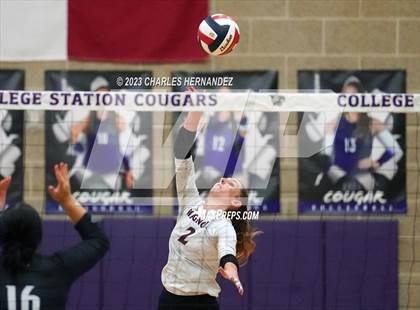 Thumbnail 1 in Magnolia @ College Station photogallery.