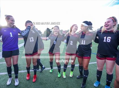 Thumbnail 3 in Oaks Christian vs. Citrus Valley photogallery.