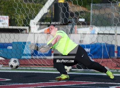 Thumbnail 3 in Oaks Christian vs. Citrus Valley photogallery.