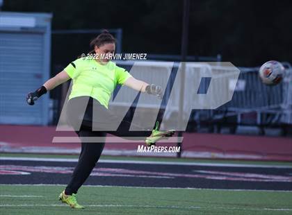 Thumbnail 3 in Oaks Christian vs. Citrus Valley photogallery.