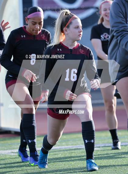 Thumbnail 3 in Oaks Christian vs. Citrus Valley photogallery.