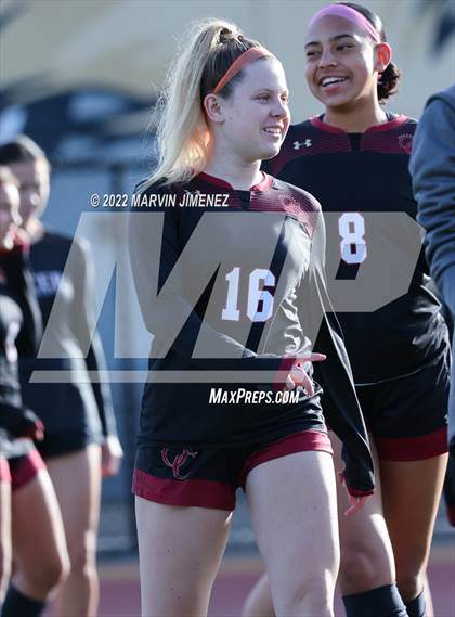 Thumbnail 3 in Oaks Christian vs. Citrus Valley photogallery.
