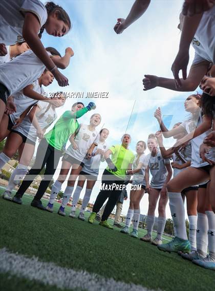 Thumbnail 3 in Oaks Christian vs. Citrus Valley photogallery.