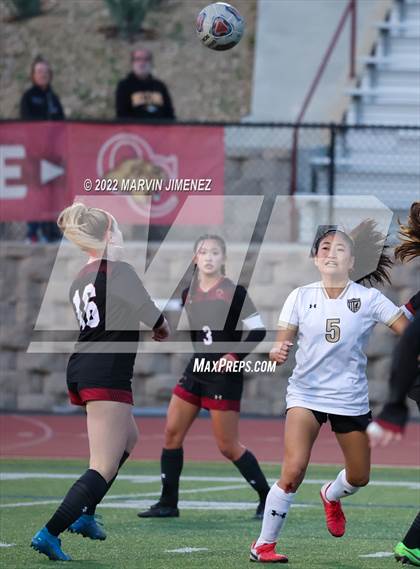 Thumbnail 2 in Oaks Christian vs. Citrus Valley photogallery.