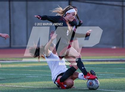 Thumbnail 3 in Oaks Christian vs. Citrus Valley photogallery.