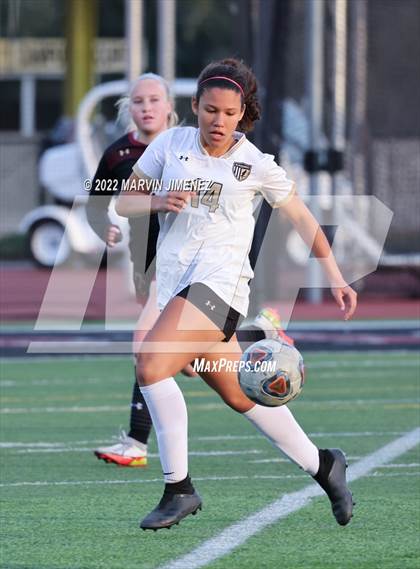 Thumbnail 3 in Oaks Christian vs. Citrus Valley photogallery.