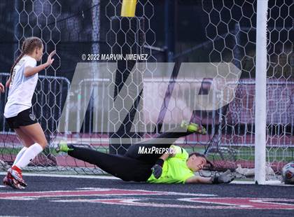 Thumbnail 3 in Oaks Christian vs. Citrus Valley photogallery.