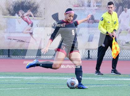 Thumbnail 3 in Oaks Christian vs. Citrus Valley photogallery.