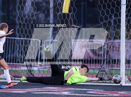 Thumbnail 2 in Oaks Christian vs. Citrus Valley photogallery.