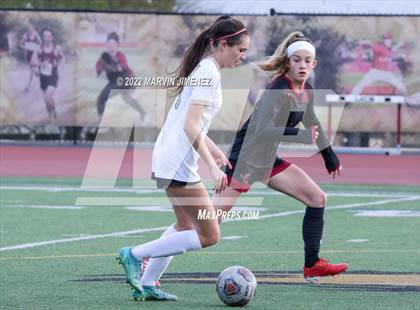 Thumbnail 3 in Oaks Christian vs. Citrus Valley photogallery.