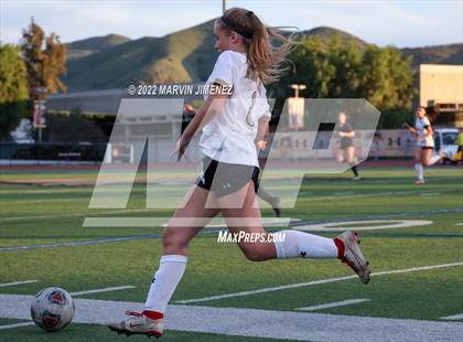Thumbnail 3 in Oaks Christian vs. Citrus Valley photogallery.