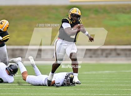 Thumbnail 2 in Fort Bend Marshall vs. Lake Creek (UIL 5A Regional Semifinal) photogallery.