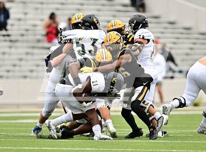 Thumbnail 2 in Fort Bend Marshall vs. Lake Creek (UIL 5A Regional Semifinal) photogallery.
