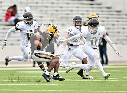 Thumbnail 1 in Fort Bend Marshall vs. Lake Creek (UIL 5A Regional Semifinal) photogallery.
