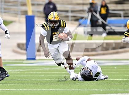 Thumbnail 2 in Fort Bend Marshall vs. Lake Creek (UIL 5A Regional Semifinal) photogallery.