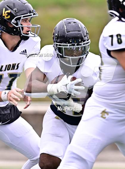 Thumbnail 2 in Fort Bend Marshall vs. Lake Creek (UIL 5A Regional Semifinal) photogallery.