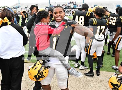 Thumbnail 2 in Fort Bend Marshall vs. Lake Creek (UIL 5A Regional Semifinal) photogallery.