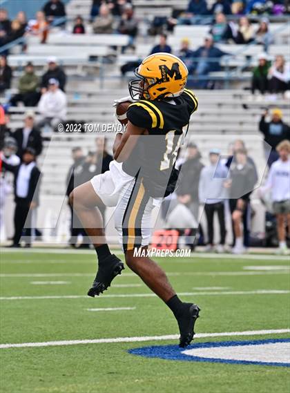 Thumbnail 2 in Fort Bend Marshall vs. Lake Creek (UIL 5A Regional Semifinal) photogallery.