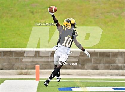 Thumbnail 1 in Fort Bend Marshall vs. Lake Creek (UIL 5A Regional Semifinal) photogallery.