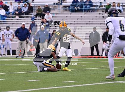 Thumbnail 1 in Fort Bend Marshall vs. Lake Creek (UIL 5A Regional Semifinal) photogallery.