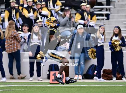 Thumbnail 3 in Fort Bend Marshall vs. Lake Creek (UIL 5A Regional Semifinal) photogallery.