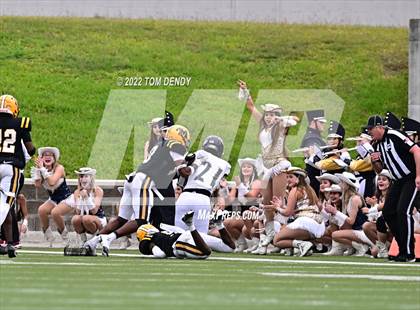 Thumbnail 3 in Fort Bend Marshall vs. Lake Creek (UIL 5A Regional Semifinal) photogallery.