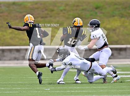 Thumbnail 2 in Fort Bend Marshall vs. Lake Creek (UIL 5A Regional Semifinal) photogallery.