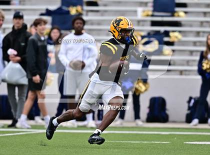 Thumbnail 1 in Fort Bend Marshall vs. Lake Creek (UIL 5A Regional Semifinal) photogallery.