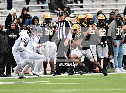 Thumbnail 3 in Fort Bend Marshall vs. Lake Creek (UIL 5A Regional Semifinal) photogallery.