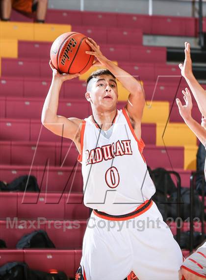 Thumbnail 2 in Holliday vs. Paducah (Fantasy of Lights Tournament) photogallery.
