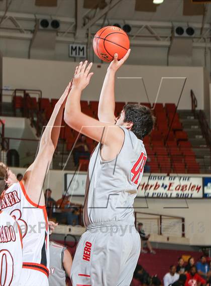 Thumbnail 1 in Holliday vs. Paducah (Fantasy of Lights Tournament) photogallery.