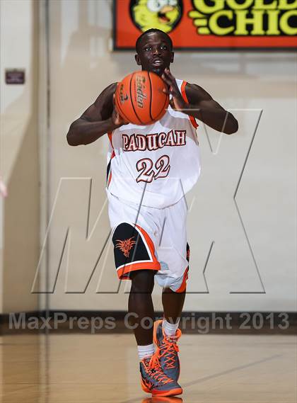 Thumbnail 1 in Holliday vs. Paducah (Fantasy of Lights Tournament) photogallery.